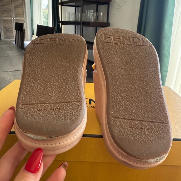 Fendi Women's Pink Slide Sandals - Picture 5 of 9